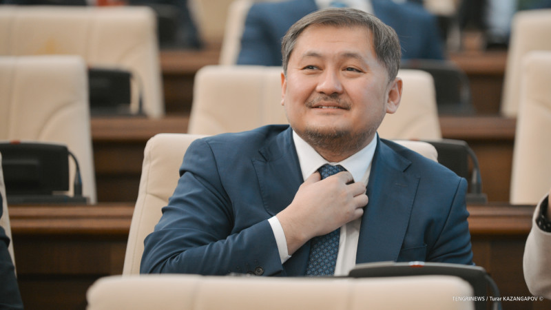 Министр Нурбек: Студентам можно носить шорты в универе