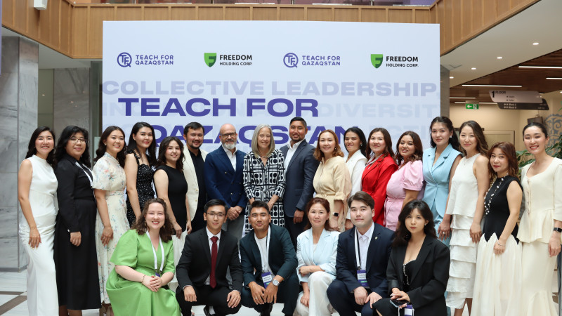 Лидеры из Teach for Qazaqstan превращают офисный опыт в образовательные инициативы