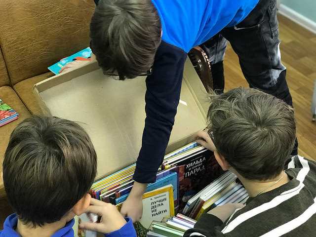 Зачем обучать детей работе с книгами