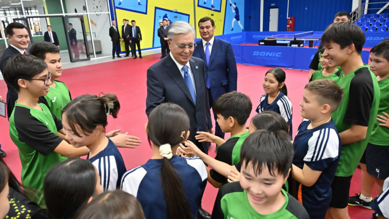 Токаев порадовал юных теннисистов, посетив центр в Кызылорде