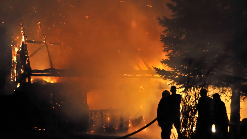 Сосед — пожарный ангел: как он спас детей из огненной ловушки в ВКО