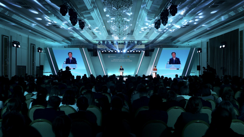 Образовательный маратон: 300 голосов за поддержку учителей в стране