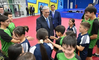 Токаев порадовал юных теннисистов, посетив центр в Кызылорде