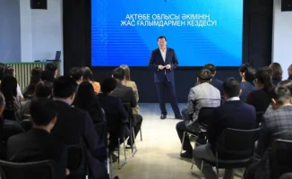 Аким Актюбинской области поддержал молодых учёных на встрече