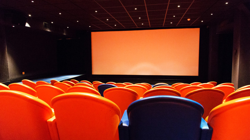 Казахстанцы обсуждают ситуацию с младенцами на фильме 21+