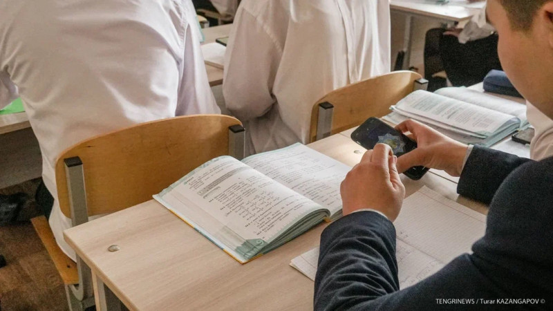 Казахстан: Школы Абай и Восточно-Казахстанской области частично на удаленке из-за заболеваний