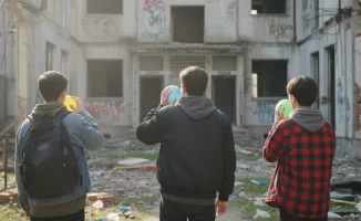 Казахстан выступает против "карбика": опасные тренды среди подростков привлекают внимание