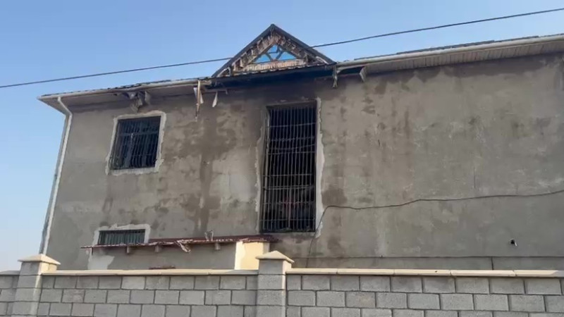 Выживший в пожаре в селе Алгабас возвращается к жизни: последствия трагедии продолжают обостряться