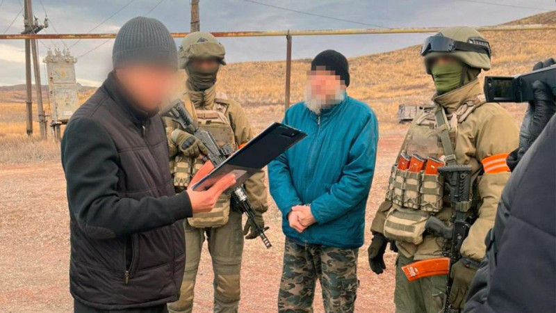 Задержания КНБ и переход школ на удалёнку: основные события 24 ноября в Казахстане