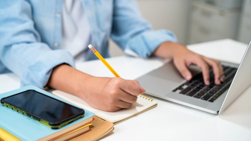 В Астане учащиеся 0-9 классов переходят на дистанционное обучение из-за непогоды