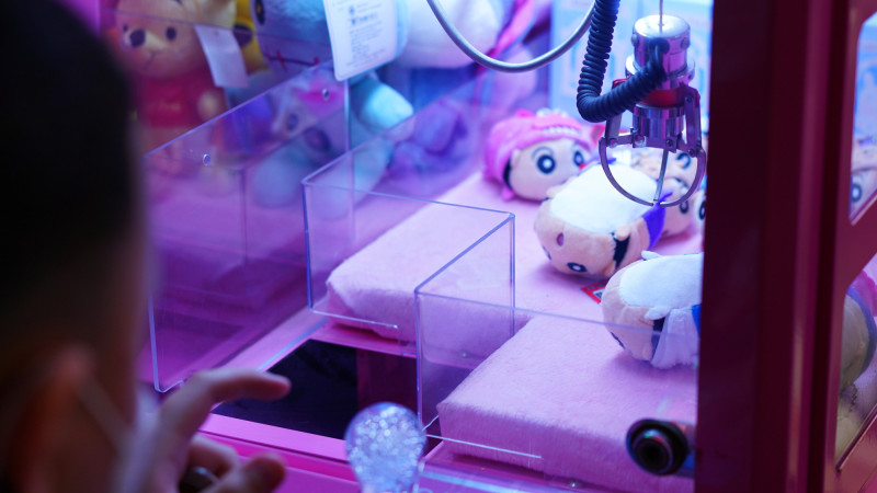 Сенатор предлагает ограничения на детские игровые автоматы типа 'Кран'