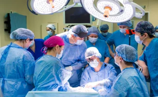 Ведущие японские хирурги проводят высокотехнологичные операции детям в Казахстане