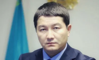 Аким Мангистауской области раскрывает личный опыт признания отцовства и алиментов, влияя на общество