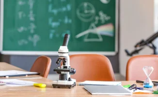 Слияние химии, физики и биологии: что ожидает школьное образование после решения министра?