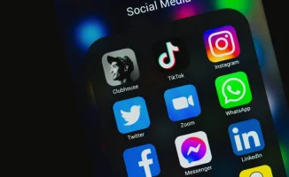 Снятие пенсионных, землетрясение и запрет соцсетей для детей