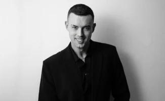 Казахстанский учитель Игорь Гноевой с татуировками удивляет миллионы в TikTok