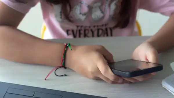 Ограничение соцсетей для подростков: возможные последствия для свободы доступа в Казахстане