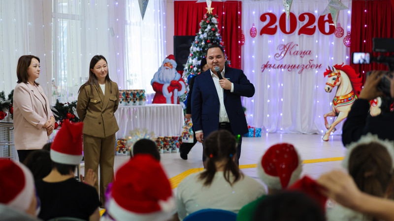 Партия Amanat провела новогоднюю акцию для детей 'Арман ағашы'