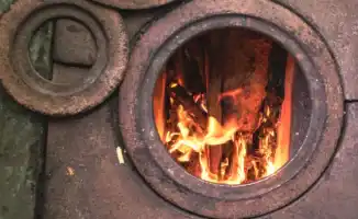 Пожар в Ольшанке: трагедия пятилетней девочки поднимает вопросы о безопасности детей в家庭