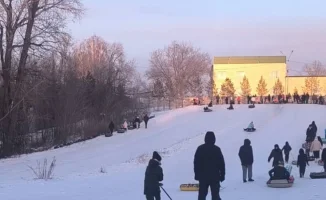 Павлодар: опасную горку засыпали после травмы ребёнка