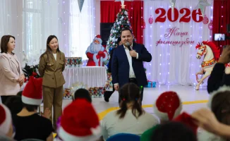 Партия Amanat провела новогоднюю акцию для детей 'Арман ағашы'