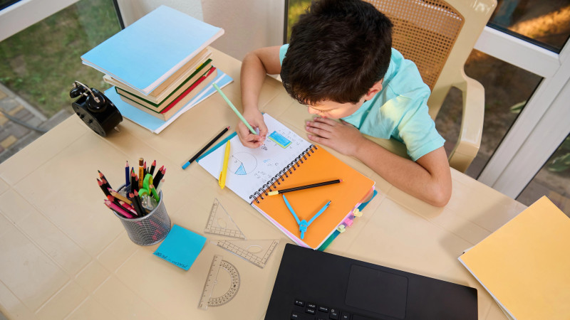 Астана: Учащиеся второй смены переходят на дистанционку