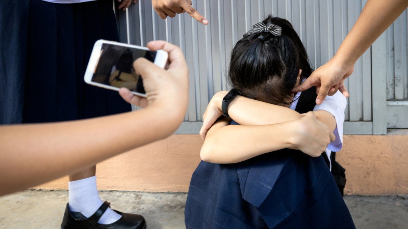 Травля школьницы в Алматы: уголовное дело закрыто после инцидента