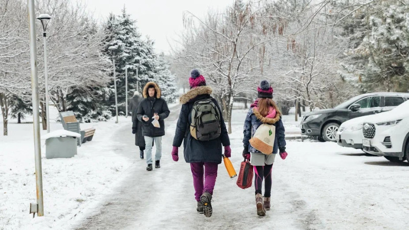 Часть школьников Астаны перешла на удаленное обучение из-за изменений в расписании