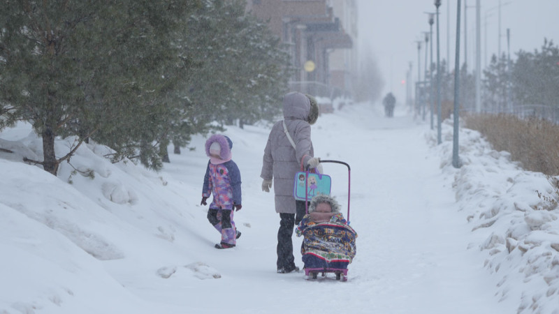 Международное сравнение: пособия для детей в Казахстане и соседях после указа Жапарова