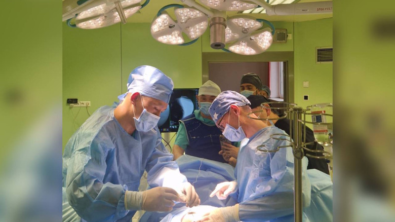 В Алматы установлен нейростимулятор для восстановления мочеиспускания подростку