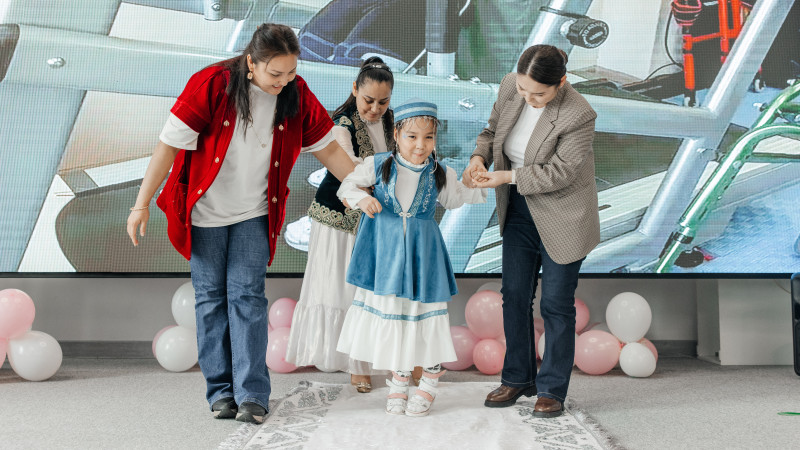 Реабилитологи 'Жұлдызай': 300 детей сделали первые шаги