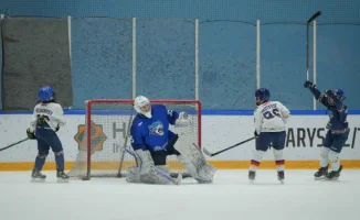 Ледовая дуэль поколений: юные таланты встретились с мастерством 'Барыса'