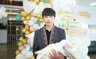 В Мангистау родился малыш: торжественная выписка и уникальное имя
