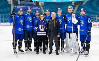 Скейтборды и шайбы: Звезды Барыса делятся мастерством!