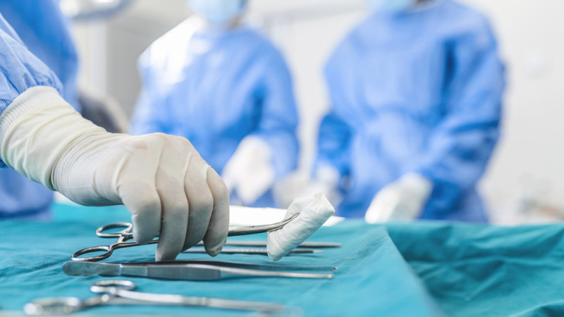 Шымкент: врачи извлекли опасные металлические предметы из кишечника ребенка, угрозы для здоровья остаются