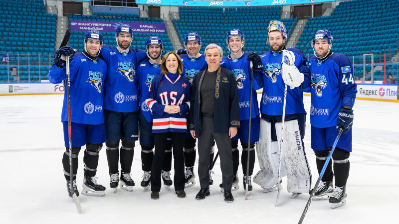 Скейтборды и шайбы: Звезды Барыса делятся мастерством!